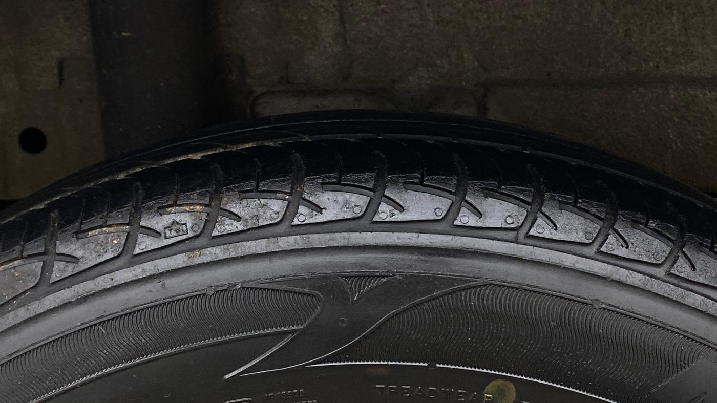 2017 Mahindra KUV 100 NXT K8 P 6 STR, Petrol, Manual, 59,281 km, Right Rear Tyre Tread