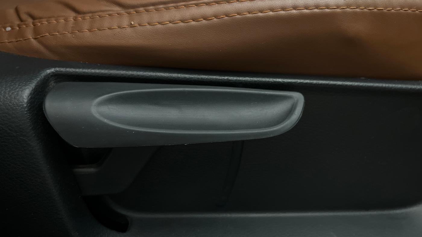 2021 Volkswagen Polo HIGHLINE PLUS 1.0L TSI AT, Petrol, Automatic, 17,662 km, Driver Side Adjustment Panel