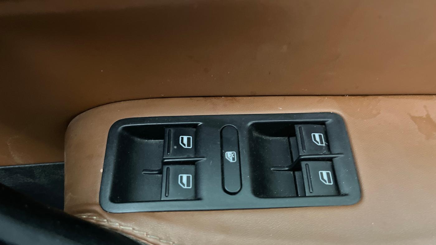 2021 Volkswagen Polo HIGHLINE PLUS 1.0L TSI AT, Petrol, Automatic, 17,662 km, Driver Side Door Panels Control