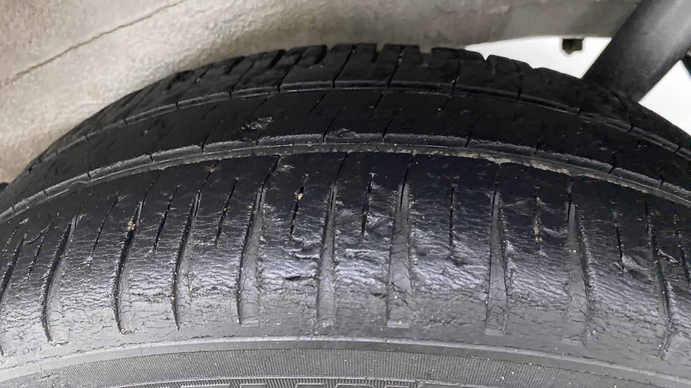 2016 Maruti Wagon R 1.0 VXI AMT, Petrol, Automatic, 62,139 km, Left Rear Tyre Tread