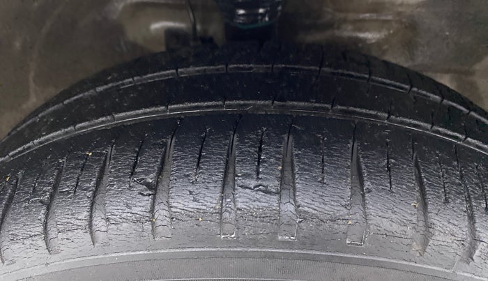 2016 Maruti Wagon R 1.0 VXI AMT, Petrol, Automatic, 62,139 km, Right Front Tyre Tread