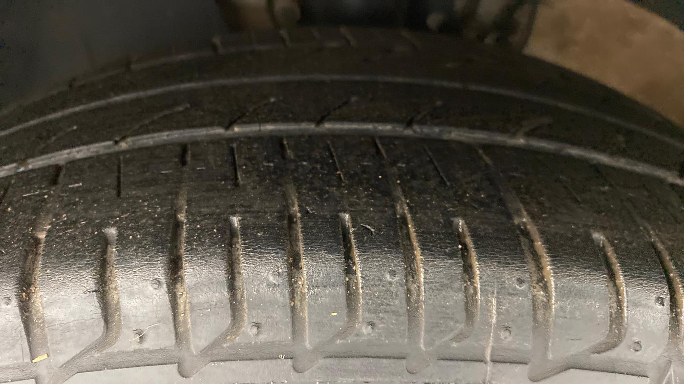 2020 Volkswagen Polo HIGHLINE PLUS 1.0 TSI MT, Petrol, Manual, 97,448 km, Left Front Tyre Tread