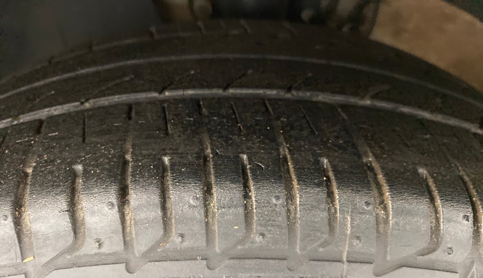 2020 Volkswagen Polo HIGHLINE PLUS 1.0 TSI MT, Petrol, Manual, 97,448 km, Left Front Tyre Tread