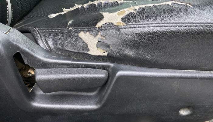 2019 Maruti Alto LXI CNG, CNG, Manual, 75,289 km, Driver Side Adjustment Panel