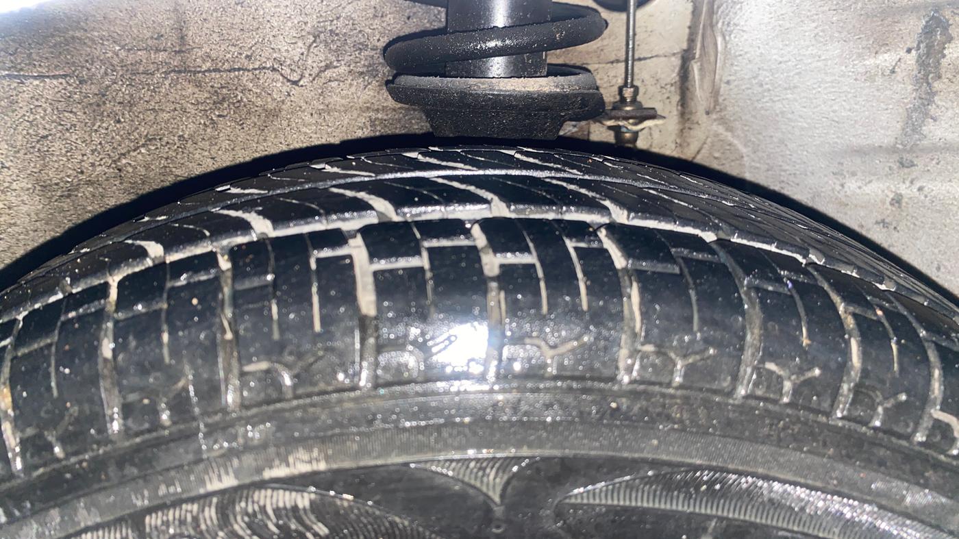 2017 Maruti Alto 800 LXI, Petrol, Manual, 80,176 km, Left Front Tyre Tread
