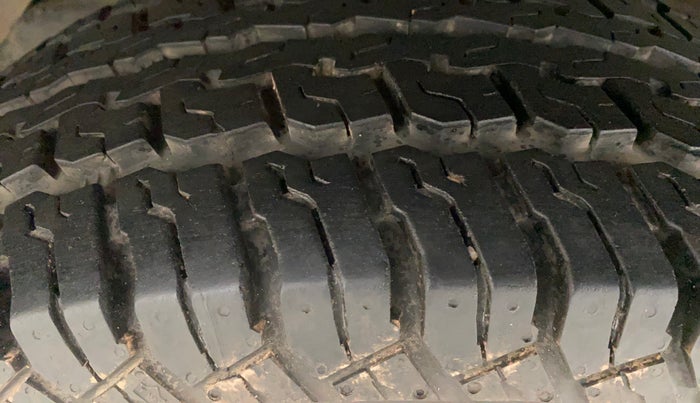 2017 Mahindra TUV300 T8, Diesel, Manual, 66,145 km, Right Rear Tyre Tread