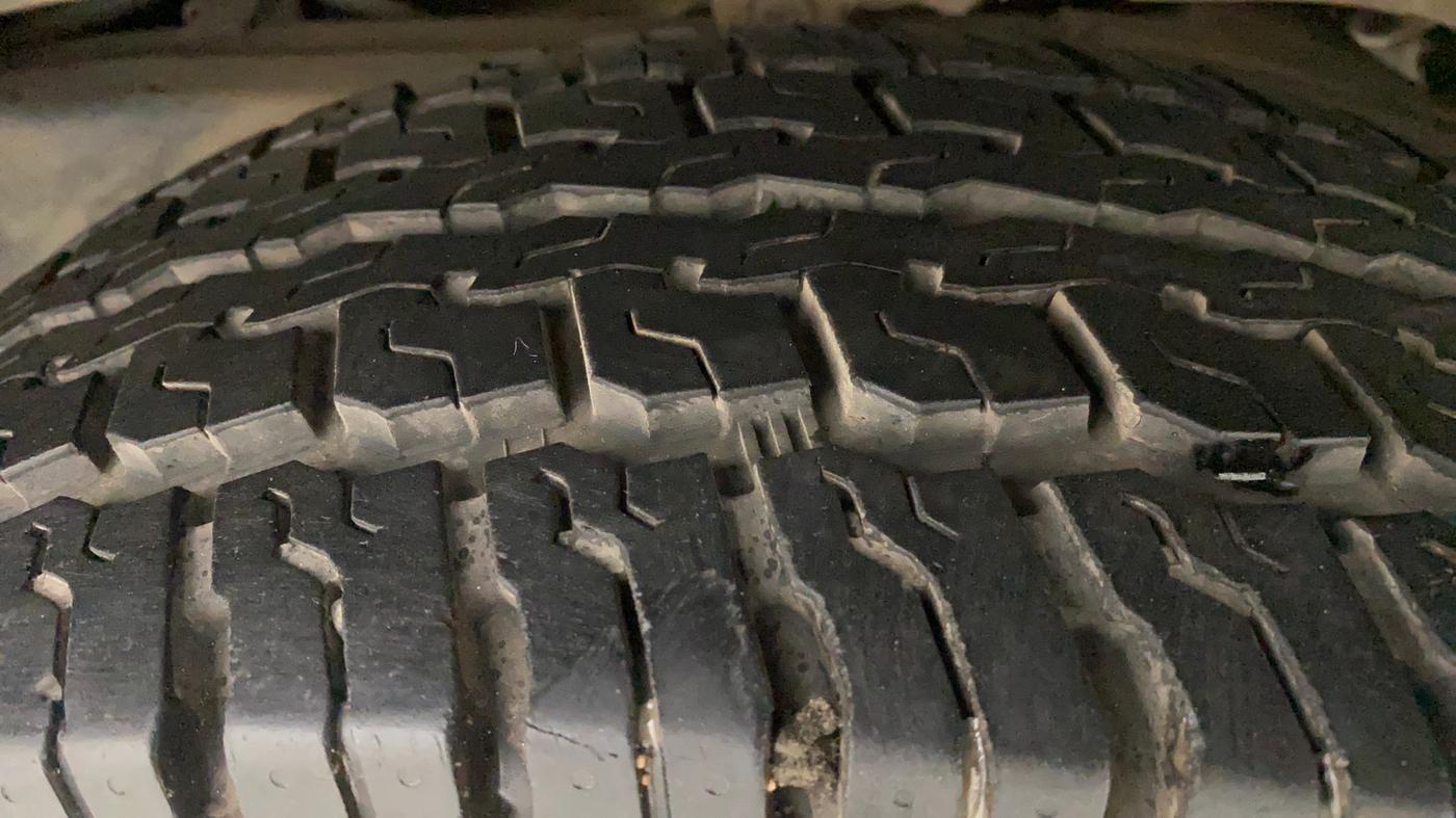 2017 Mahindra TUV300 T8, Diesel, Manual, 66,145 km, Left Rear Tyre Tread