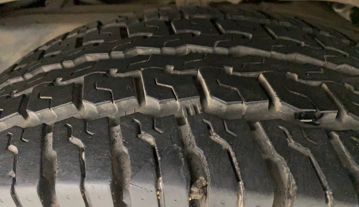 2017 Mahindra TUV300 T8, Diesel, Manual, 66,145 km, Left Rear Tyre Tread