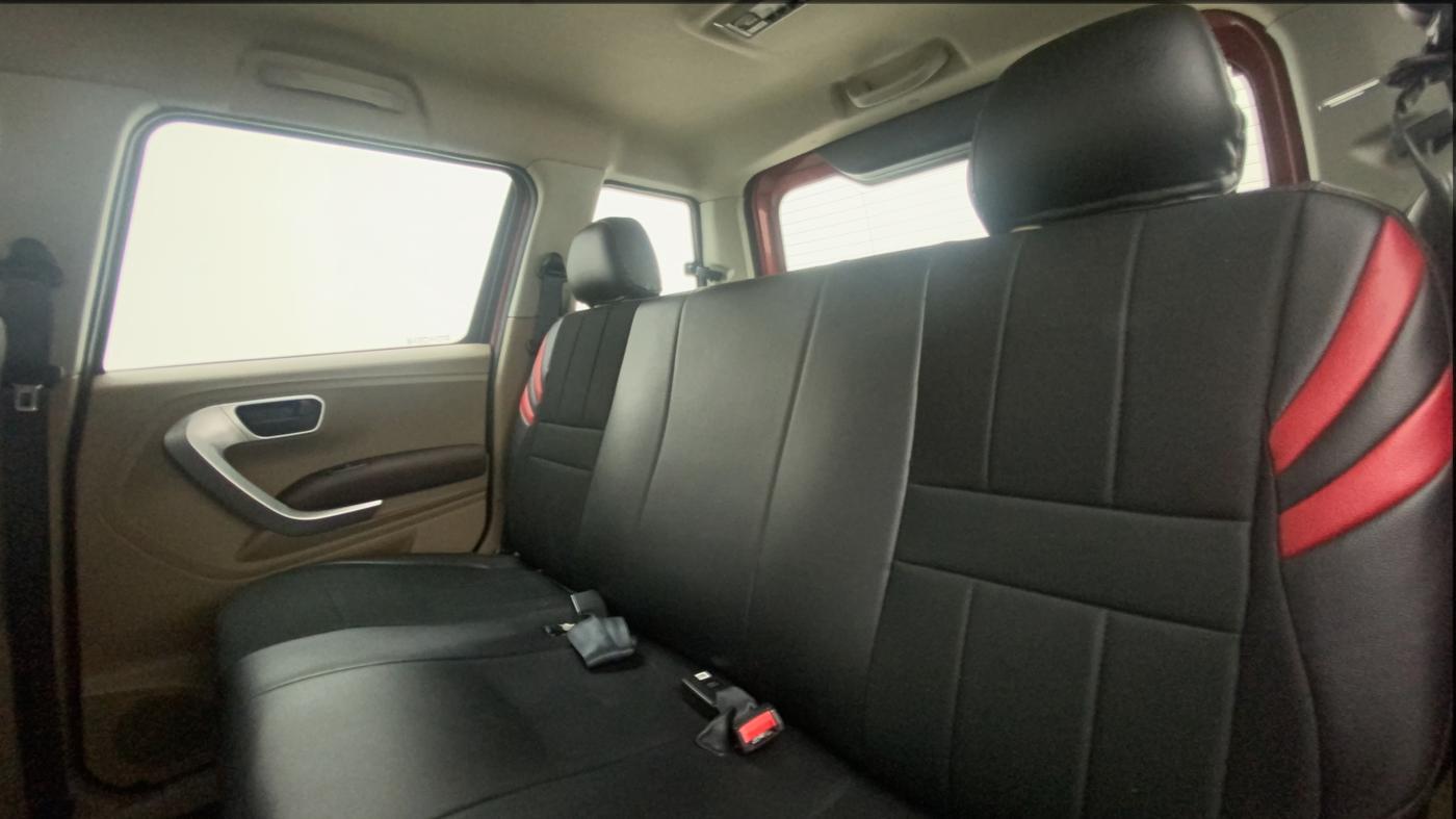 2017 Mahindra TUV300 T8, Diesel, Manual, 66,145 km, Right Side Rear Door Cabin