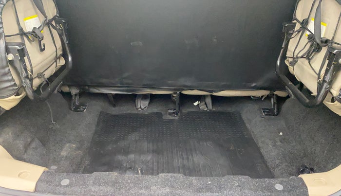 2017 Mahindra TUV300 T8, Diesel, Manual, 66,145 km, Boot Inside