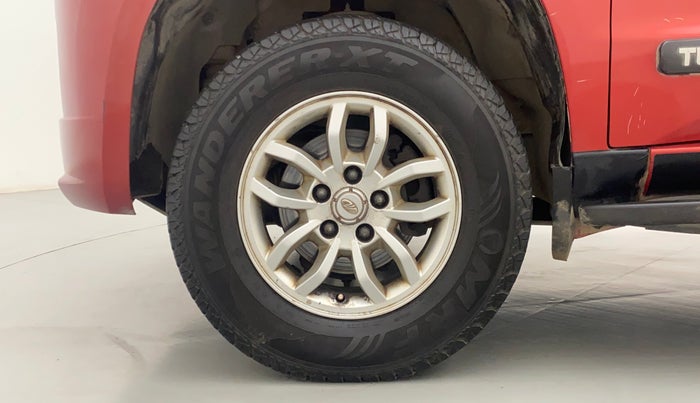2017 Mahindra TUV300 T8, Diesel, Manual, 66,145 km, Left Front Wheel