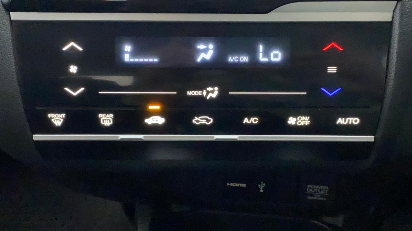 2017 Honda WR-V 1.2L I-VTEC VX MT, Petrol, Manual, 1,04,509 km, Automatic Climate Control