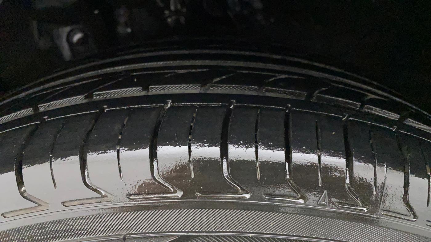 2017 Honda WR-V 1.2L I-VTEC VX MT, Petrol, Manual, 1,04,509 km, Left Front Tyre Tread