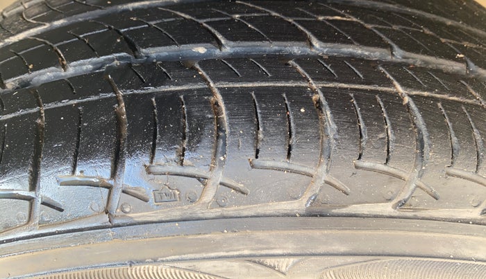 2017 Volkswagen Polo HIGHLINE1.2L, Petrol, Manual, 65,838 km, Left Front Tyre Tread