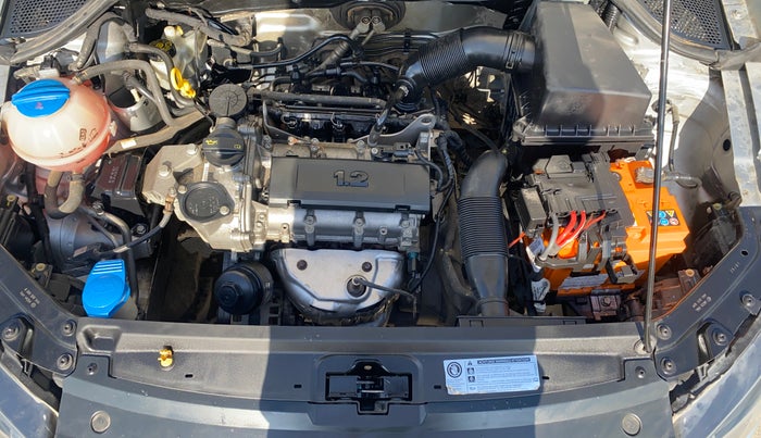 2017 Volkswagen Polo HIGHLINE1.2L, Petrol, Manual, 65,838 km, Engine View