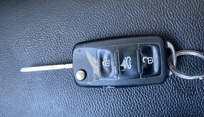 2017 Volkswagen Polo HIGHLINE1.2L, Petrol, Manual, 65,838 km, Key Close Up