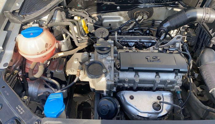 2017 Volkswagen Polo HIGHLINE1.2L, Petrol, Manual, 65,838 km, Engine View - Right