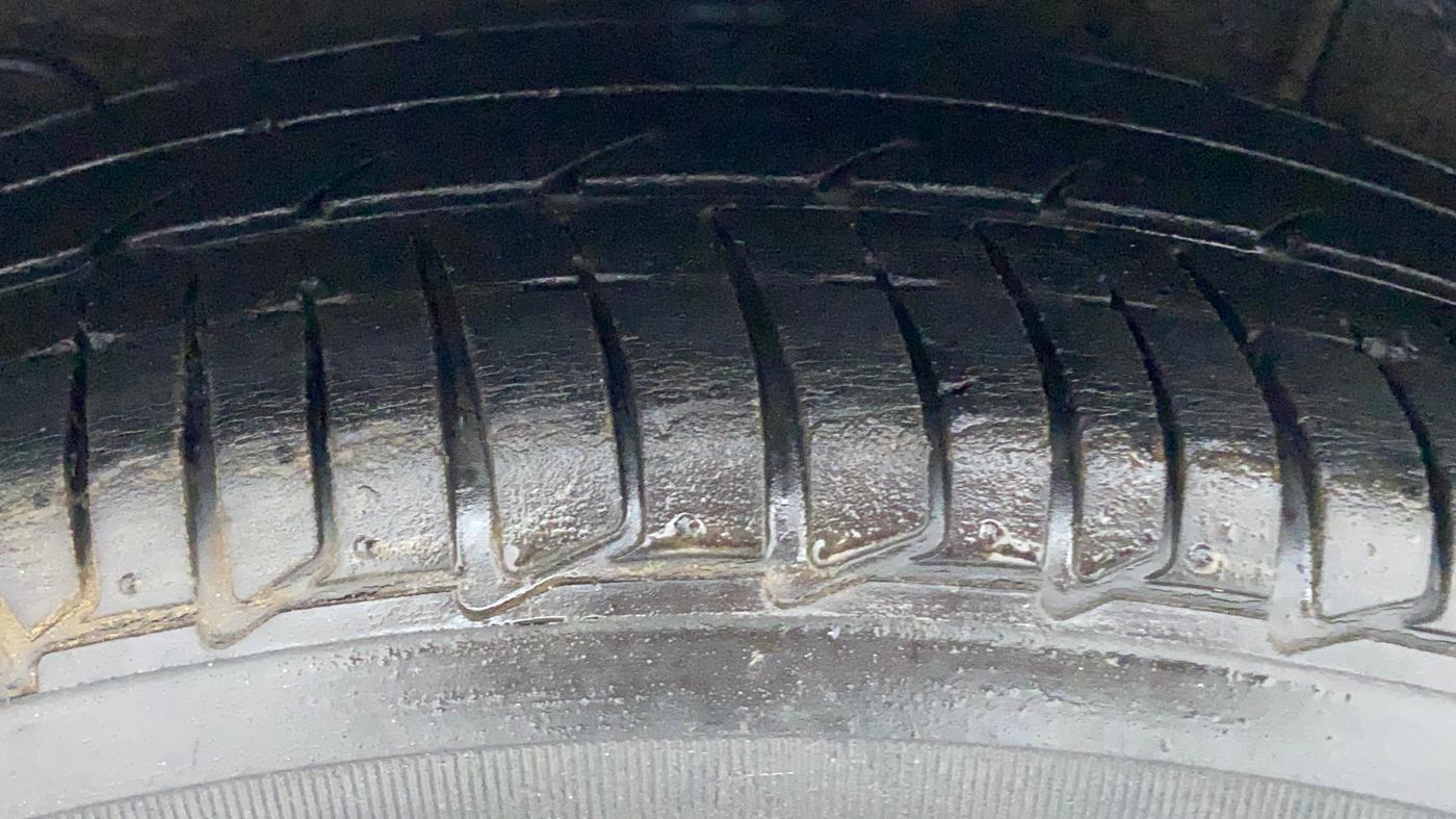 2015 Hyundai Xcent SX AT 1.2 (O), Petrol, Automatic, 52,881 km, Right Rear Tyre Tread