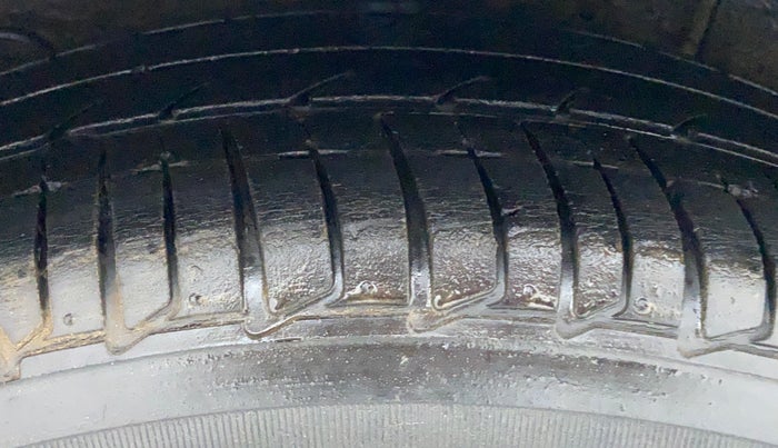 2015 Hyundai Xcent SX AT 1.2 (O), Petrol, Automatic, 52,881 km, Right Rear Tyre Tread