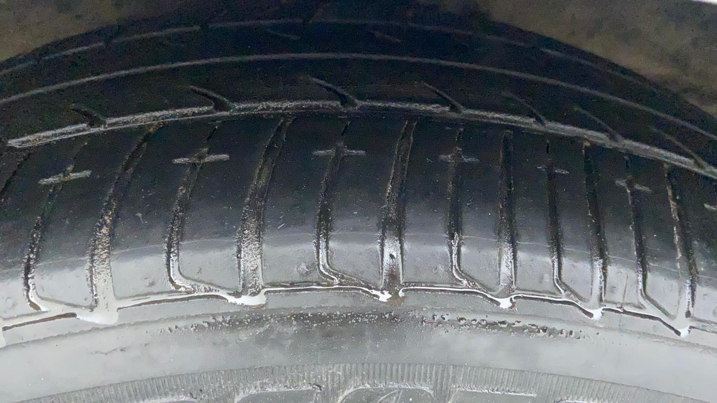 2015 Hyundai Xcent SX AT 1.2 (O), Petrol, Automatic, 52,881 km, Left Front Tyre Tread