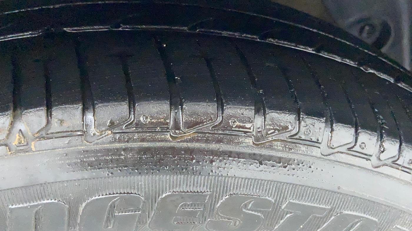 2015 Hyundai Xcent SX AT 1.2 (O), Petrol, Automatic, 52,881 km, Right Front Tyre Tread