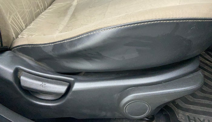 2015 Hyundai Xcent SX AT 1.2 (O), Petrol, Automatic, 52,881 km, Driver Side Adjustment Panel