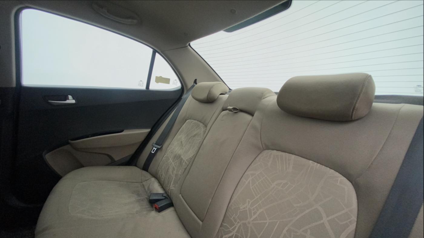 2015 Hyundai Xcent SX AT 1.2 (O), Petrol, Automatic, 52,881 km, Right Side Rear Door Cabin