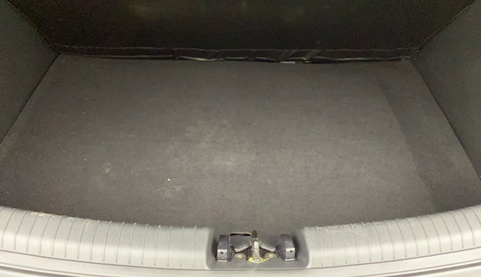 2018 Hyundai Grand i10 SPORTZ AT 1.2 KAPPA VTVT, Petrol, Automatic, 23,239 km, Boot Inside