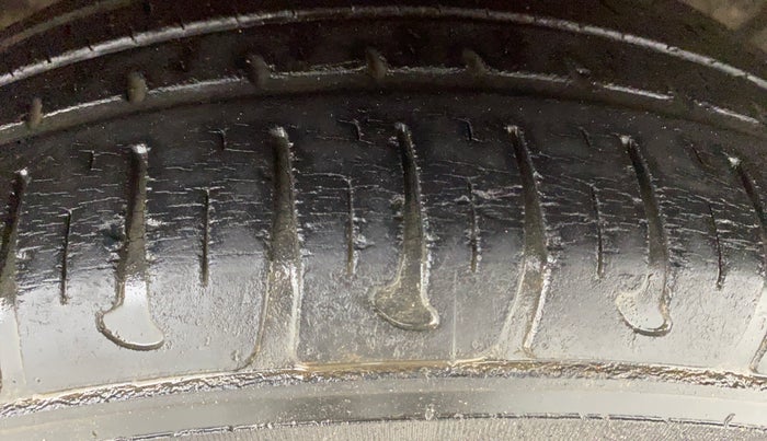 2018 Hyundai Grand i10 SPORTZ AT 1.2 KAPPA VTVT, Petrol, Automatic, 23,239 km, Right Front Tyre Tread