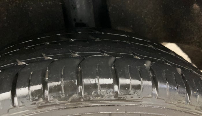 2017 Maruti Baleno DELTA PETROL 1.2, Petrol, Manual, 74,384 km, Left Rear Tyre Tread