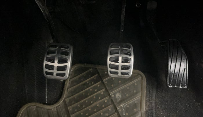 2017 Maruti Baleno DELTA PETROL 1.2, Petrol, Manual, 74,384 km, Pedals