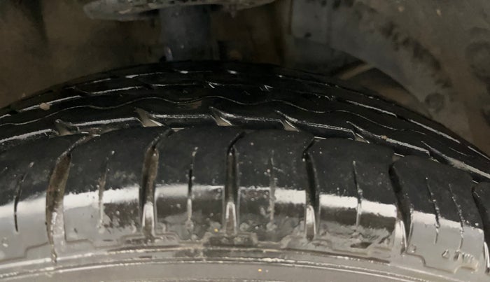 2017 Maruti Baleno DELTA PETROL 1.2, Petrol, Manual, 74,384 km, Right Front Tyre Tread