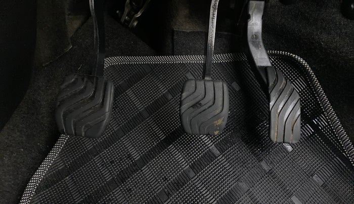 2019 Renault TRIBER 1.0 RXT, Petrol, Manual, 53,730 km, Pedals