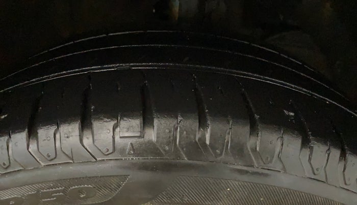 2020 Maruti Baleno ZETA PETROL 1.2, Petrol, Manual, 29,831 km, Right Front Tyre Tread