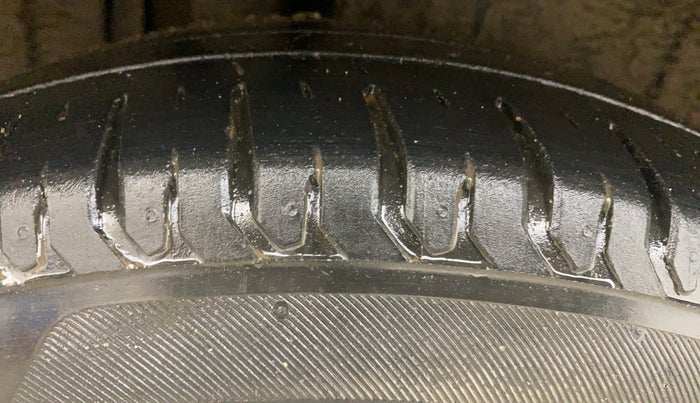 2020 Maruti XL6 ALPHA AT, Petrol, Automatic, 65,892 km, Right Rear Tyre Tread