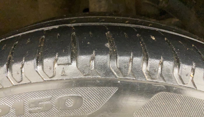 2020 Maruti XL6 ALPHA AT, Petrol, Automatic, 65,892 km, Right Front Tyre Tread