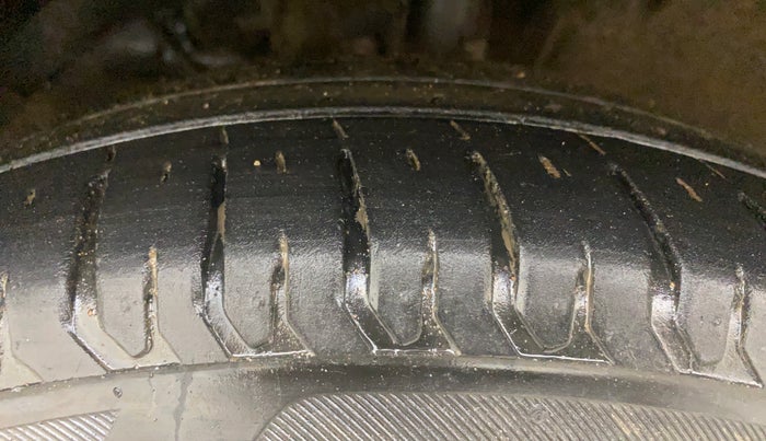 2020 Maruti XL6 ALPHA AT, Petrol, Automatic, 65,892 km, Left Front Tyre Tread