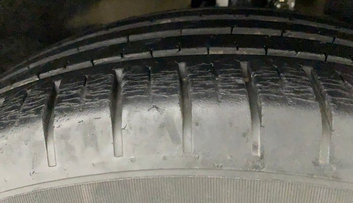 2017 Maruti Baleno ZETA CVT PETROL 1.2, Petrol, Automatic, 33,968 km, Right Front Tyre Tread
