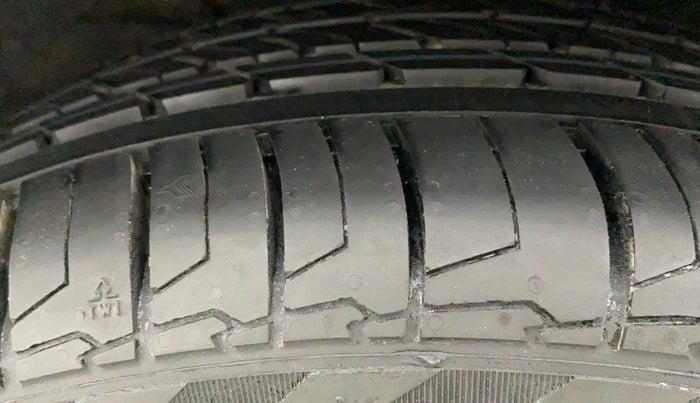 2017 Maruti Baleno ZETA CVT PETROL 1.2, Petrol, Automatic, 33,968 km, Left Front Tyre Tread