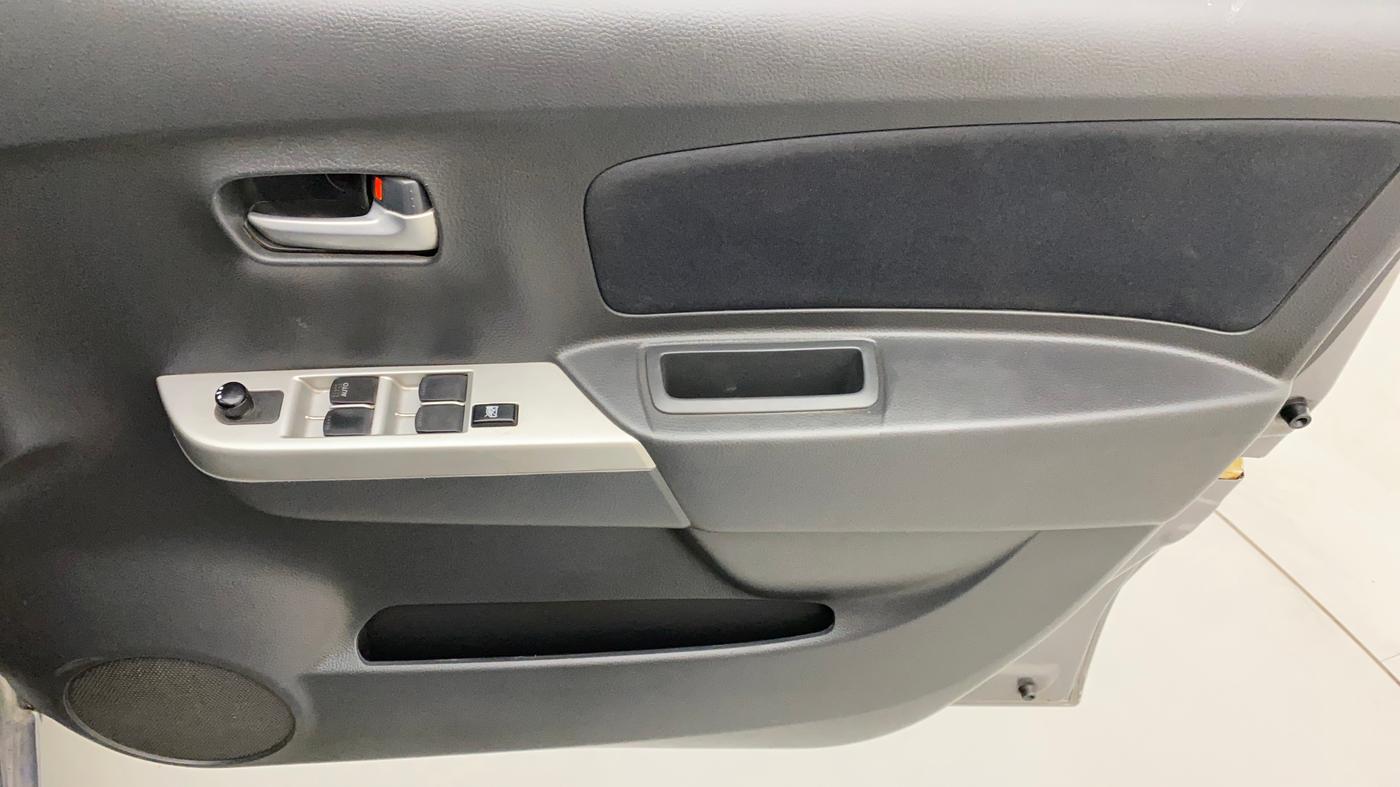 2011 Maruti Wagon R 1.0 VXI, Petrol, Manual, 48,082 km, Driver Side Door Panels Control