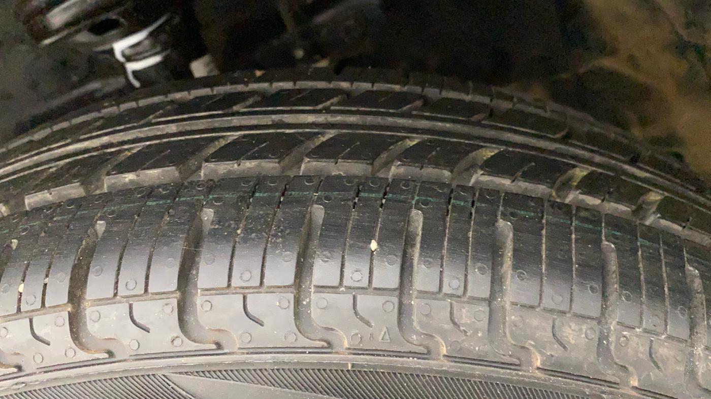 2011 Maruti Wagon R 1.0 VXI, Petrol, Manual, 48,082 km, Left Front Tyre Tread