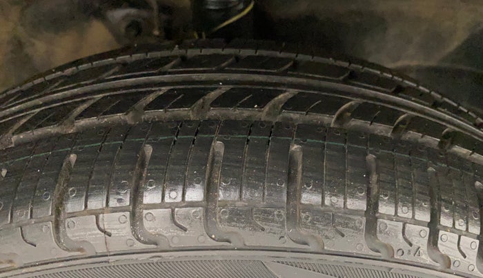 2011 Maruti Wagon R 1.0 VXI, Petrol, Manual, 48,082 km, Right Front Tyre Tread