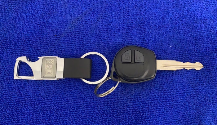 2015 Maruti Swift VXI, Petrol, Manual, 65,318 km, Key Close Up