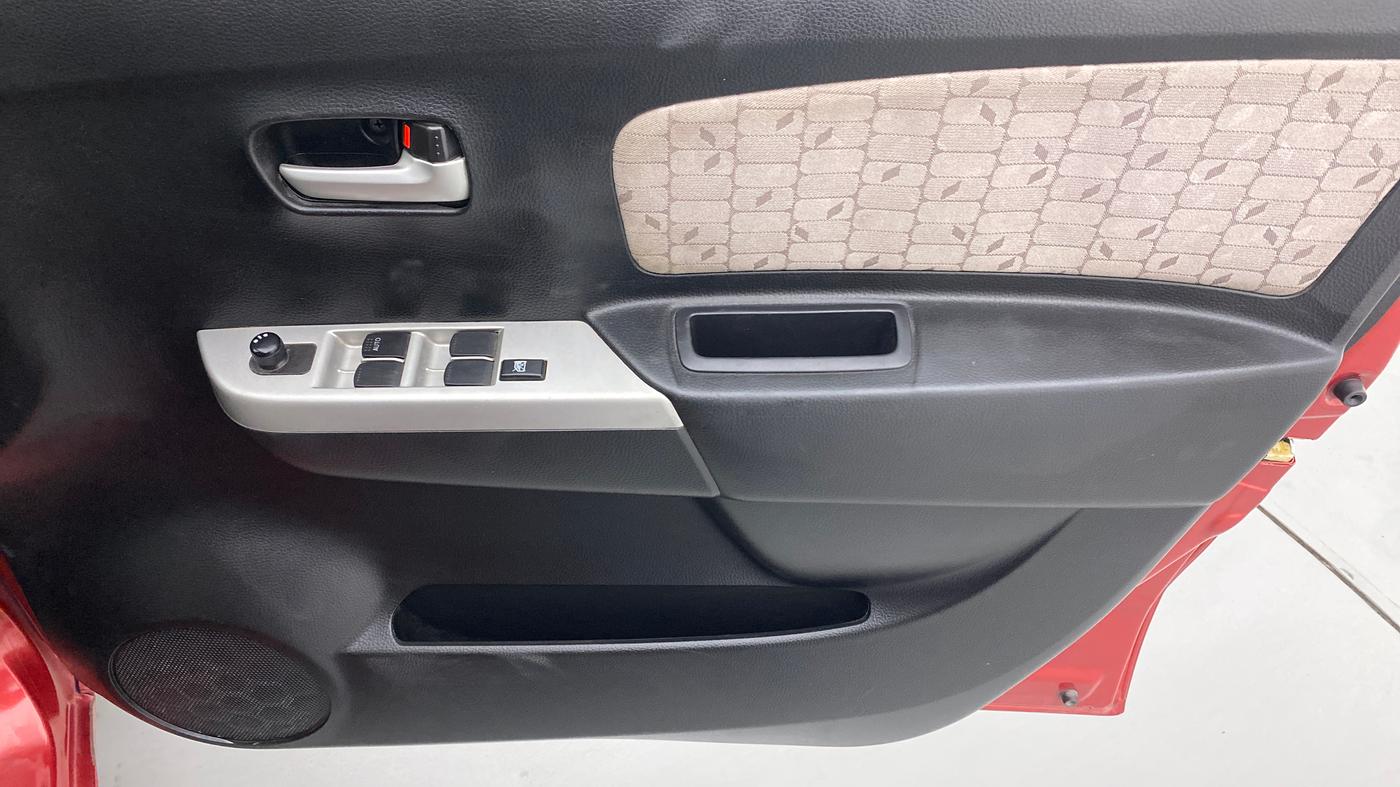 2016 Maruti Wagon R 1.0 VXI, Petrol, Manual, 46,563 km, Driver Side Door Panels Control