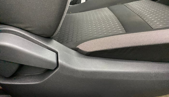 2022 Nissan MAGNITE XE 1.0 MT, Petrol, Manual, 4,321 km, Driver Side Adjustment Panel
