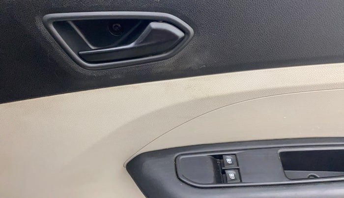 2021 Renault TRIBER RXL MT, Petrol, Manual, 97,073 km, Driver Side Door Panels Control