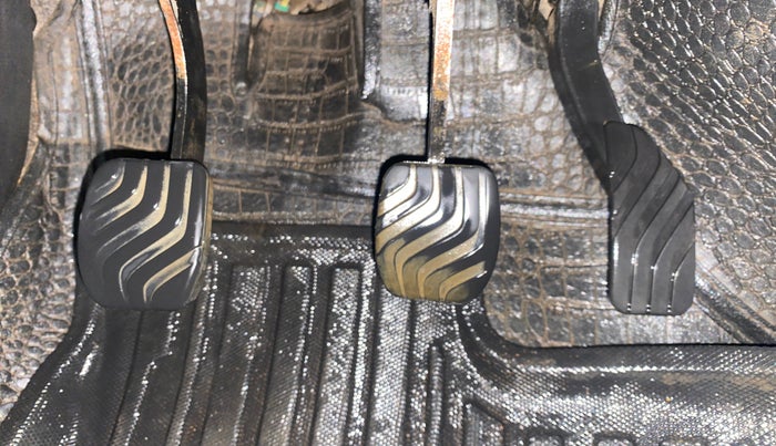 2021 Renault TRIBER RXL MT, Petrol, Manual, 97,073 km, Pedals