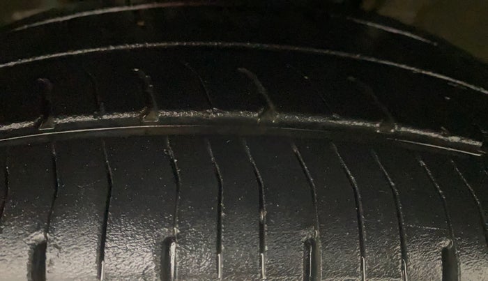 2021 Renault TRIBER RXL MT, Petrol, Manual, 97,073 km, Left Front Tyre Tread