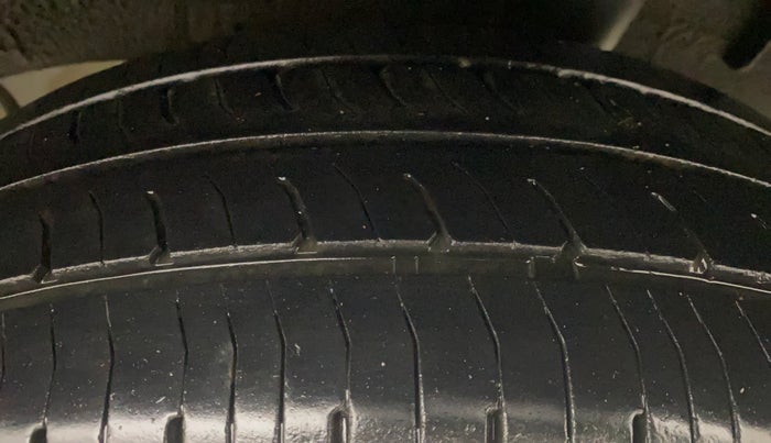 2021 Renault TRIBER RXL MT, Petrol, Manual, 97,073 km, Left Rear Tyre Tread