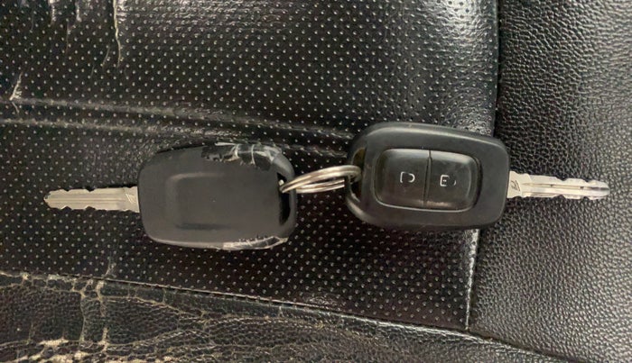 2021 Renault TRIBER RXL MT, Petrol, Manual, 97,073 km, Key Close Up